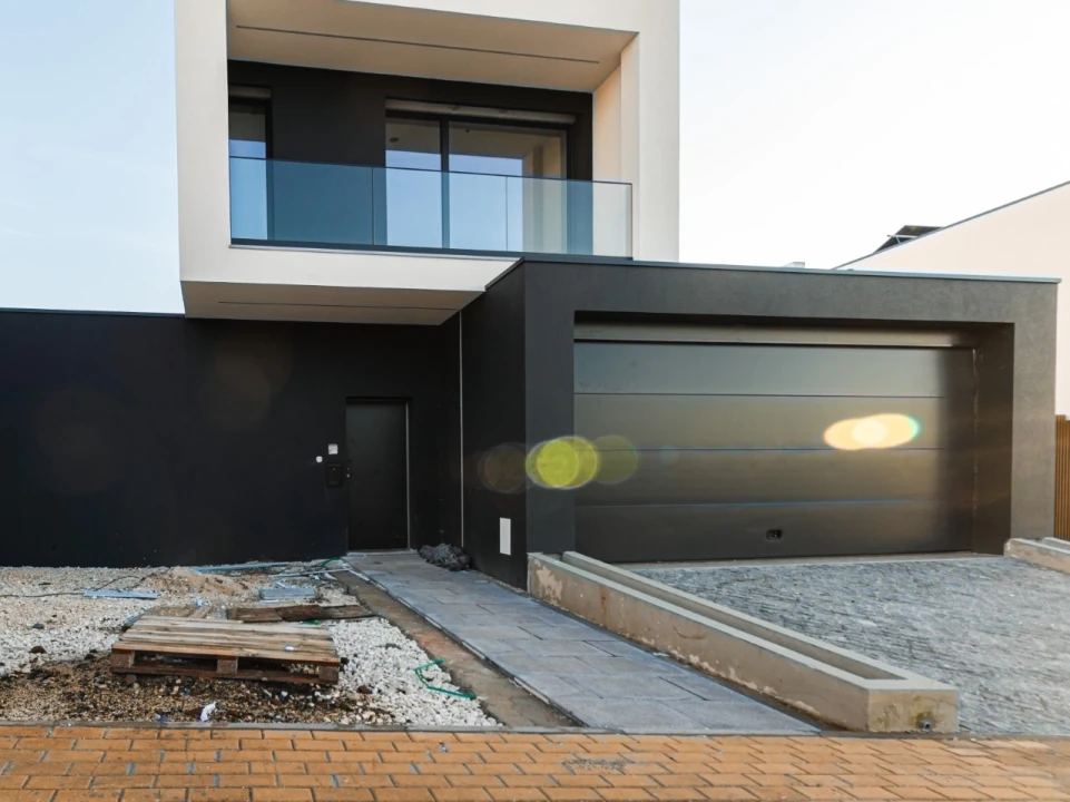 Moradia T4 para Venda em Eiras e São Paulo de Frades Foto 1