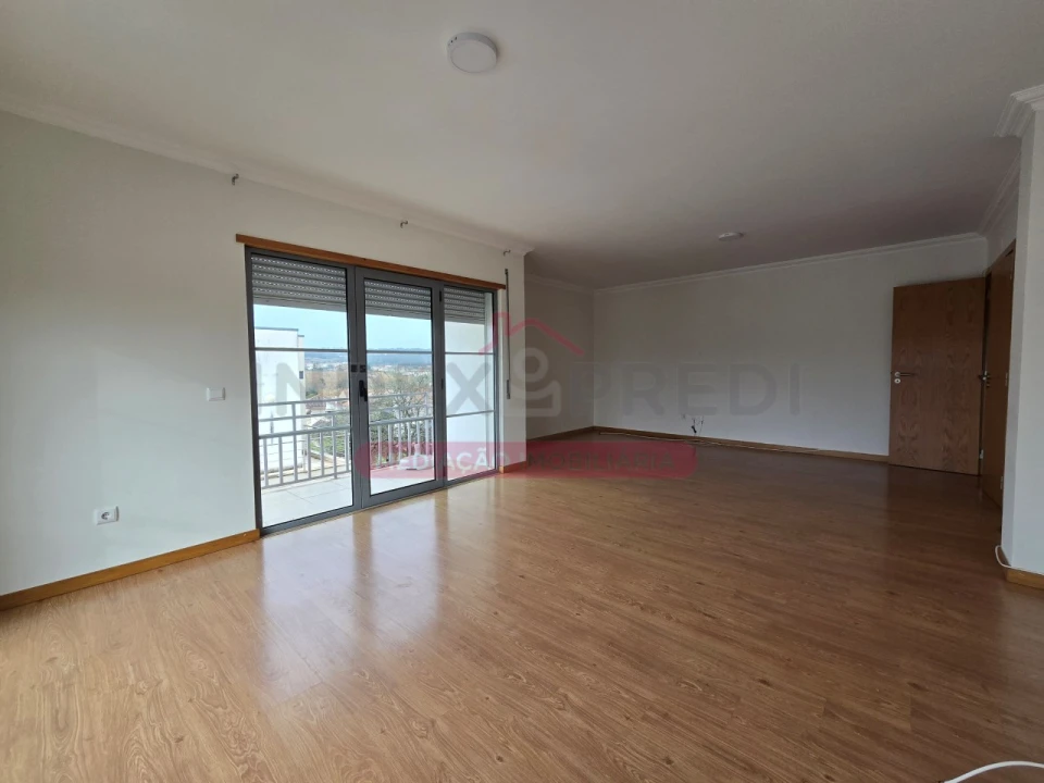 Apartamento T3 para Arrendamento em Souselas e Botão Foto 3