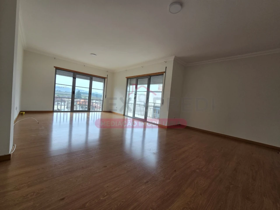 Apartamento T3 para Arrendamento em Souselas e Botão Foto 5
