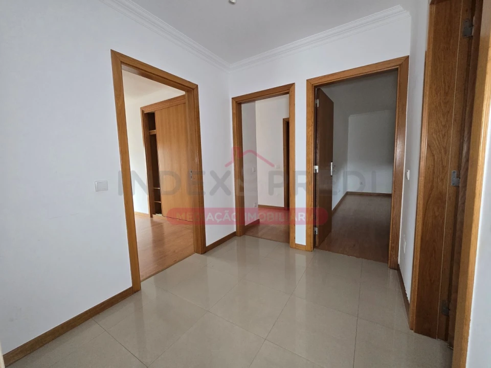 Apartamento T3 para Arrendamento em Souselas e Botão Foto 12