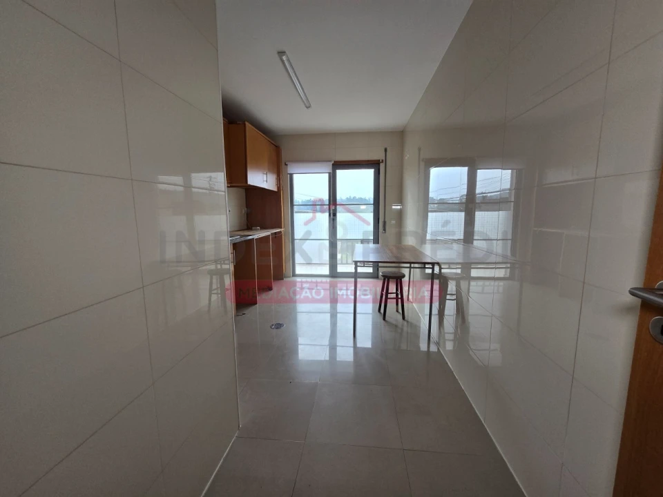Apartamento T3 para Arrendamento em Souselas e Botão Foto 15