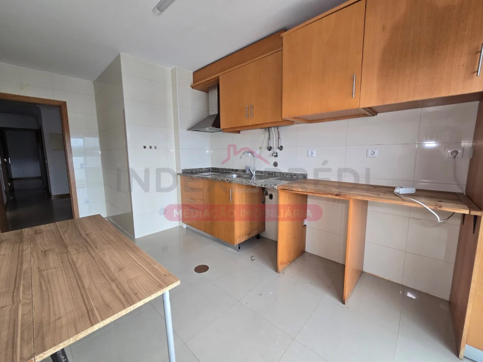 Apartamento T3 para Arrendamento em Souselas e Botão Foto 18