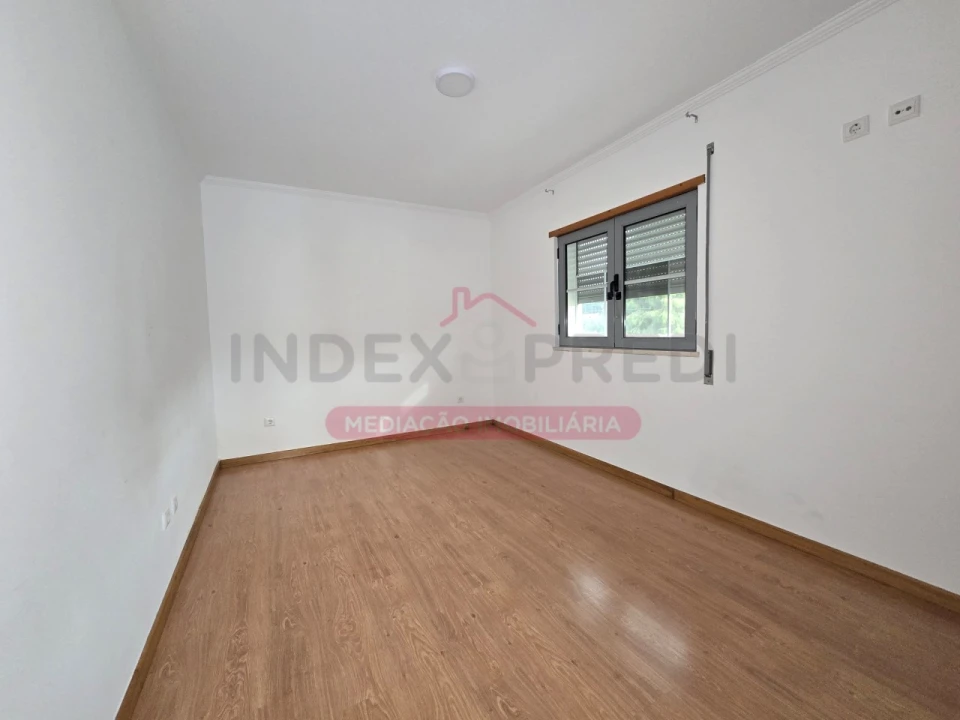 Apartamento T3 para Arrendamento em Souselas e Botão Foto 23