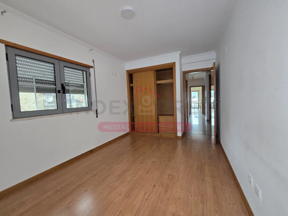 Apartamento T3 para Arrendamento em Souselas e Botão Foto 24