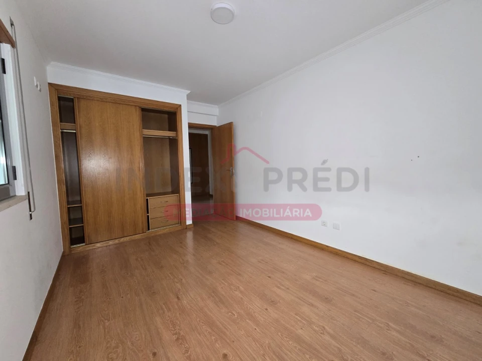 Apartamento T3 para Arrendamento em Souselas e Botão Foto 25