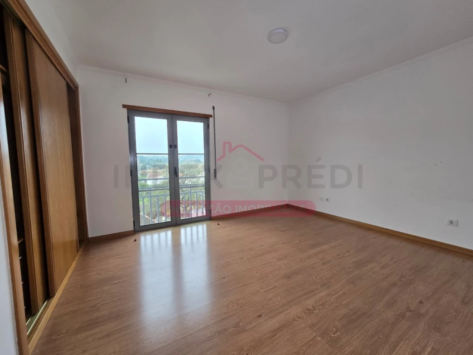 Apartamento T3 para Arrendamento em Souselas e Botão Foto 31