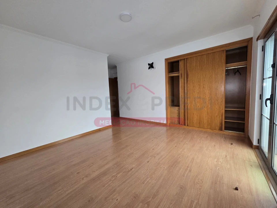 Apartamento T3 para Arrendamento em Souselas e Botão Foto 33