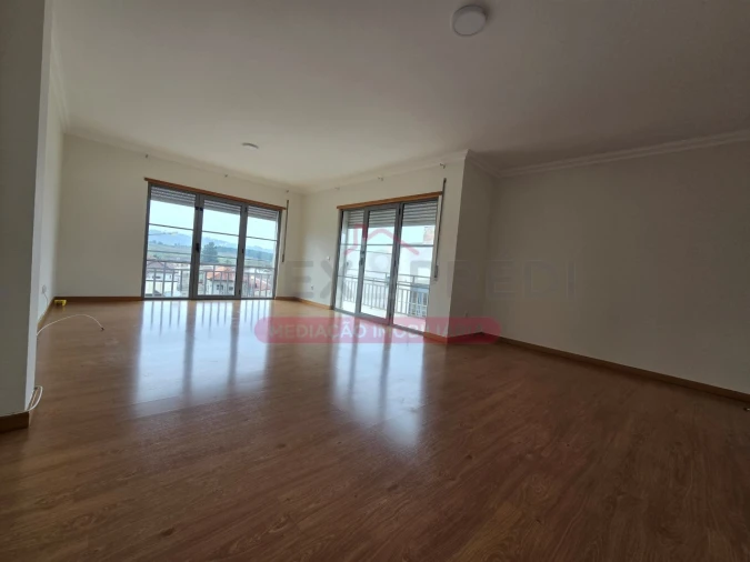 Apartamento T3 para Arrendamento em Souselas e Botão Foto 5