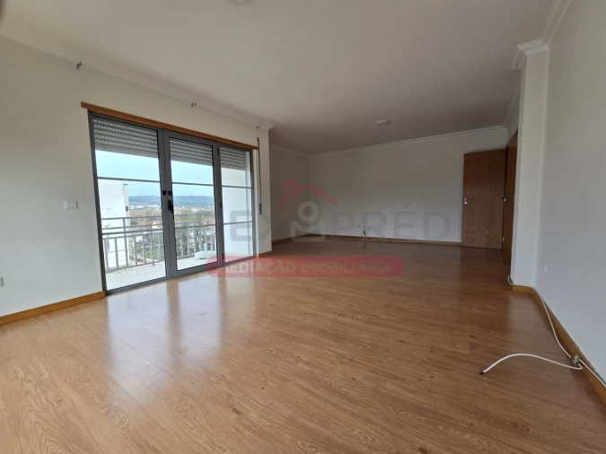 Apartamento T3 para Arrendamento em Souselas e Botão Foto 7