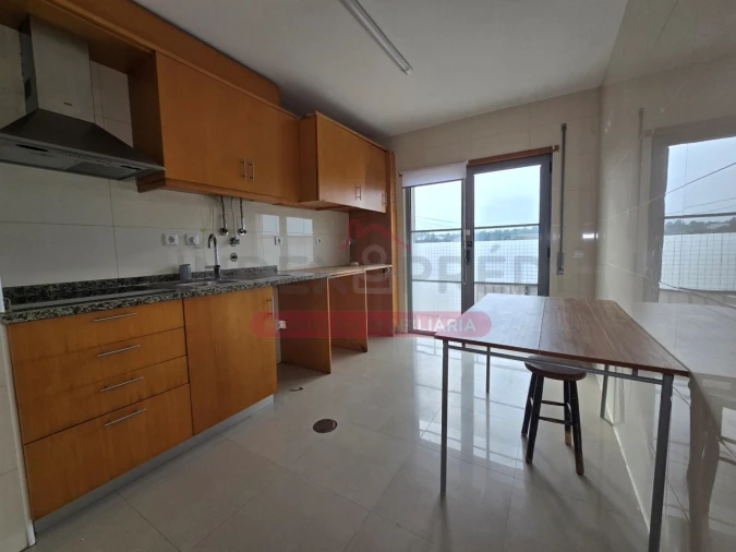 Apartamento T3 para Arrendamento em Souselas e Botão Foto 14