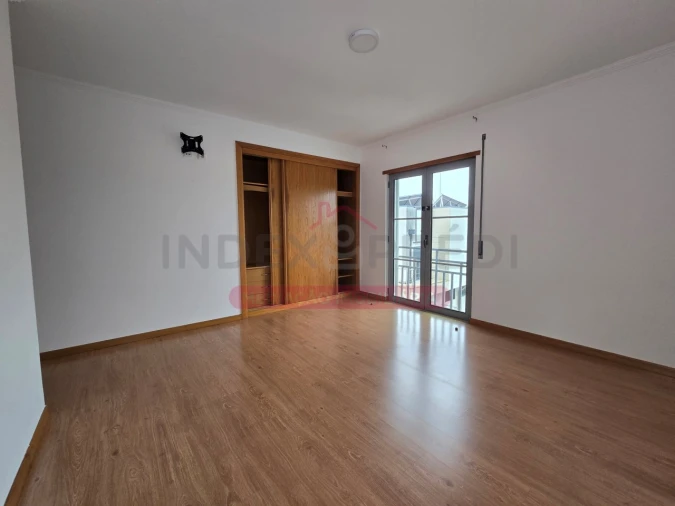 Apartamento T3 para Arrendamento em Souselas e Botão Foto 32