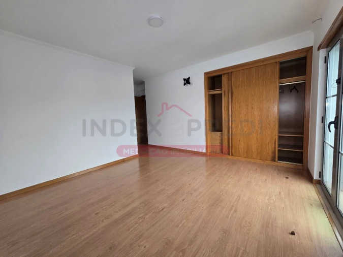 Apartamento T3 para Arrendamento em Souselas e Botão Foto 33