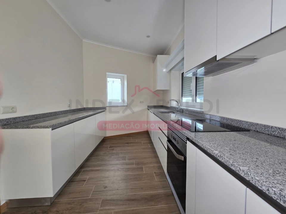 Moradia T3 para Venda em Travassô e Óis da Ribeira Foto 1