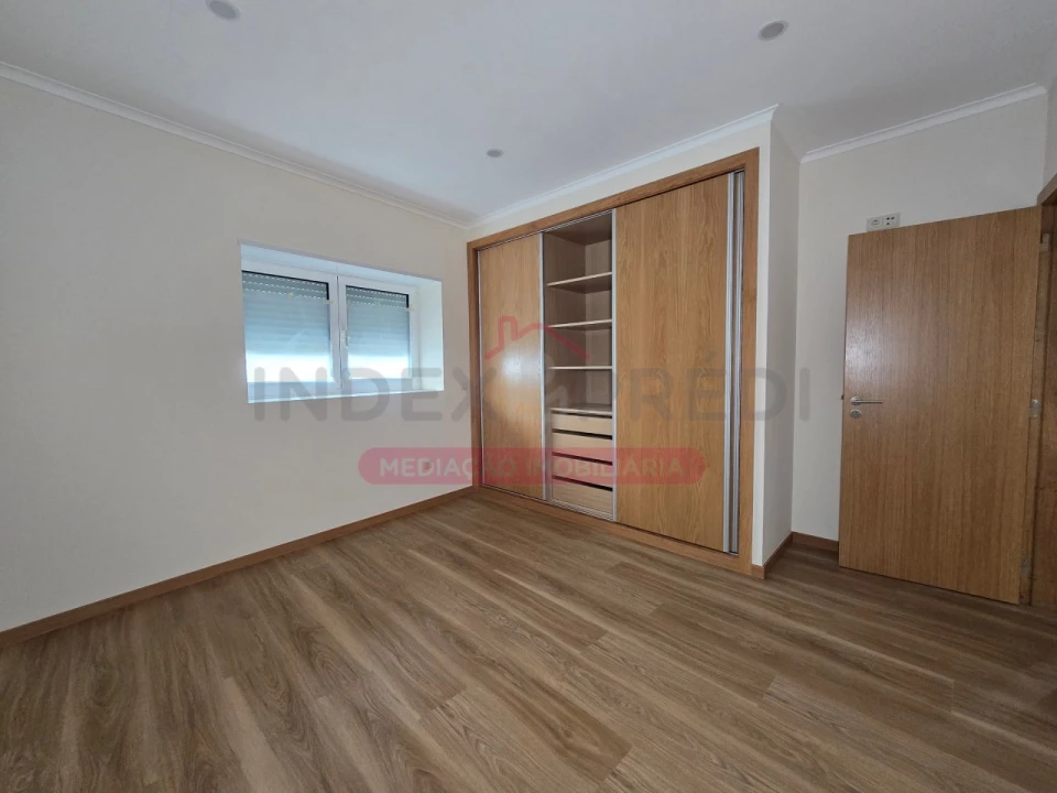 Moradia T3 para Venda em Travassô e Óis da Ribeira Foto 8