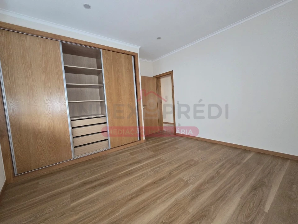 Moradia T3 para Venda em Travassô e Óis da Ribeira Foto 9