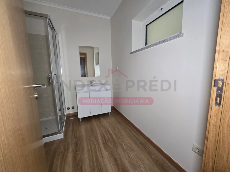 Moradia T3 para Venda em Travassô e Óis da Ribeira Foto 10