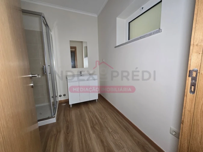 Moradia T3 para Venda em Travassô e Óis da Ribeira Foto 10