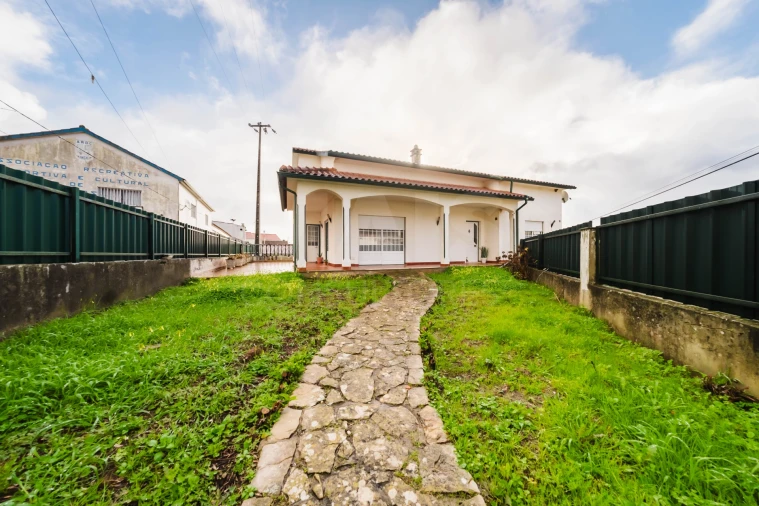 Moradia T3 para Venda em Carvalhal Benfeito