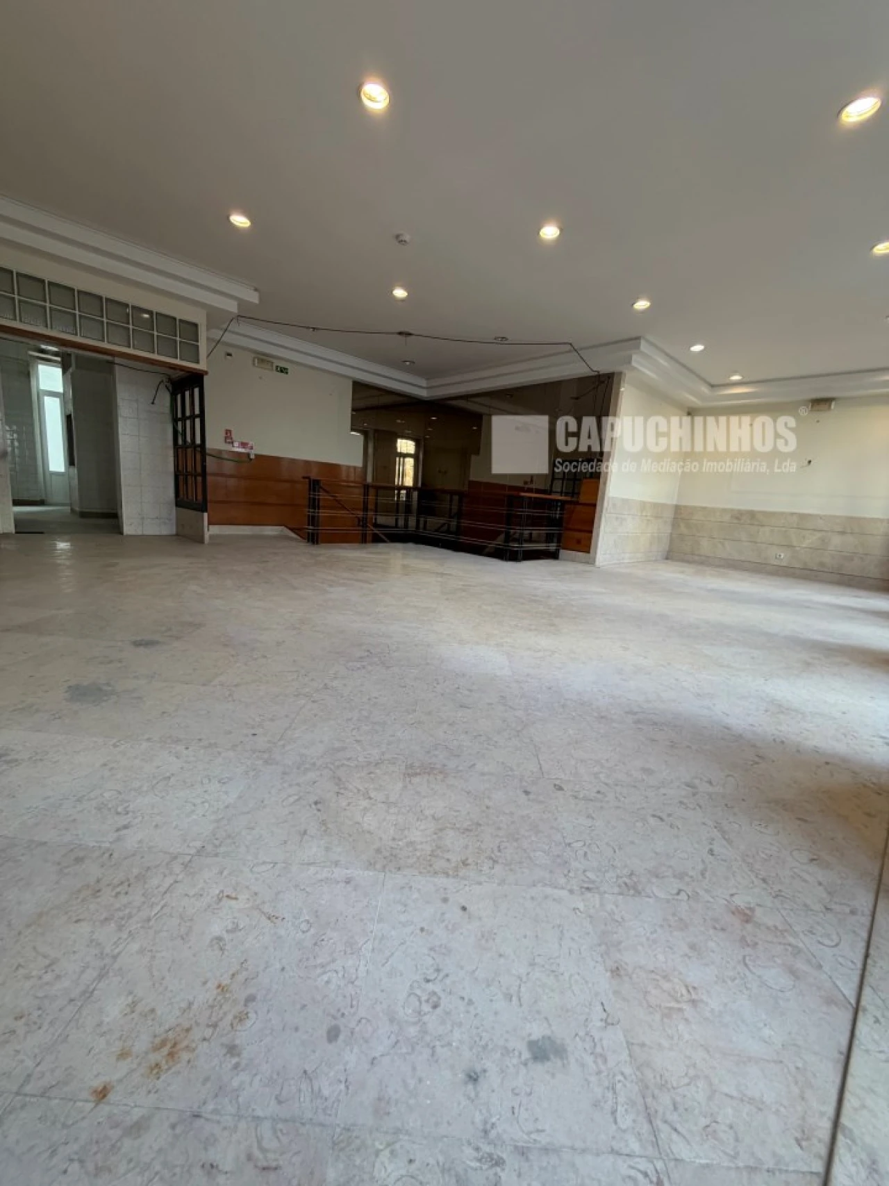 Loja para Arrendamento em Avenidas Novas Foto 9