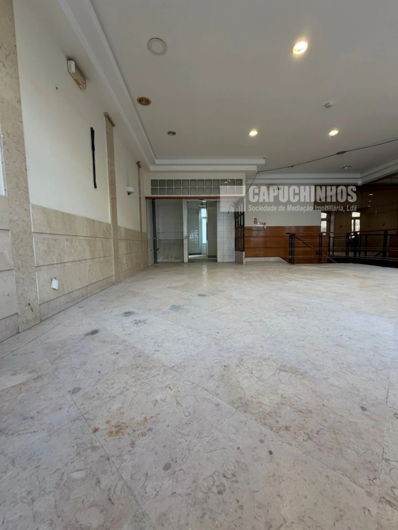 Loja para Arrendamento em Avenidas Novas Foto 13