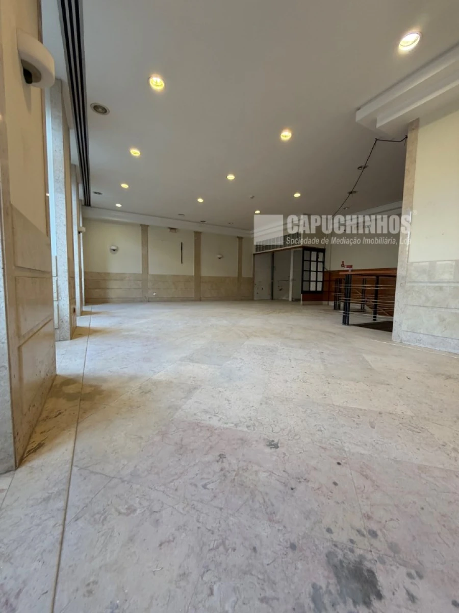 Loja para Arrendamento em Avenidas Novas Foto 11