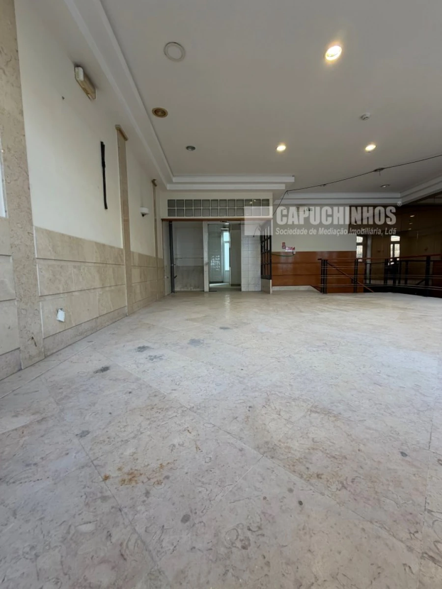 Loja para Arrendamento em Avenidas Novas Foto 13