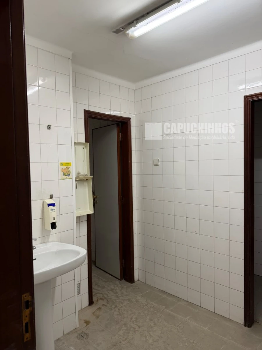 Loja para Arrendamento em Avenidas Novas Foto 17