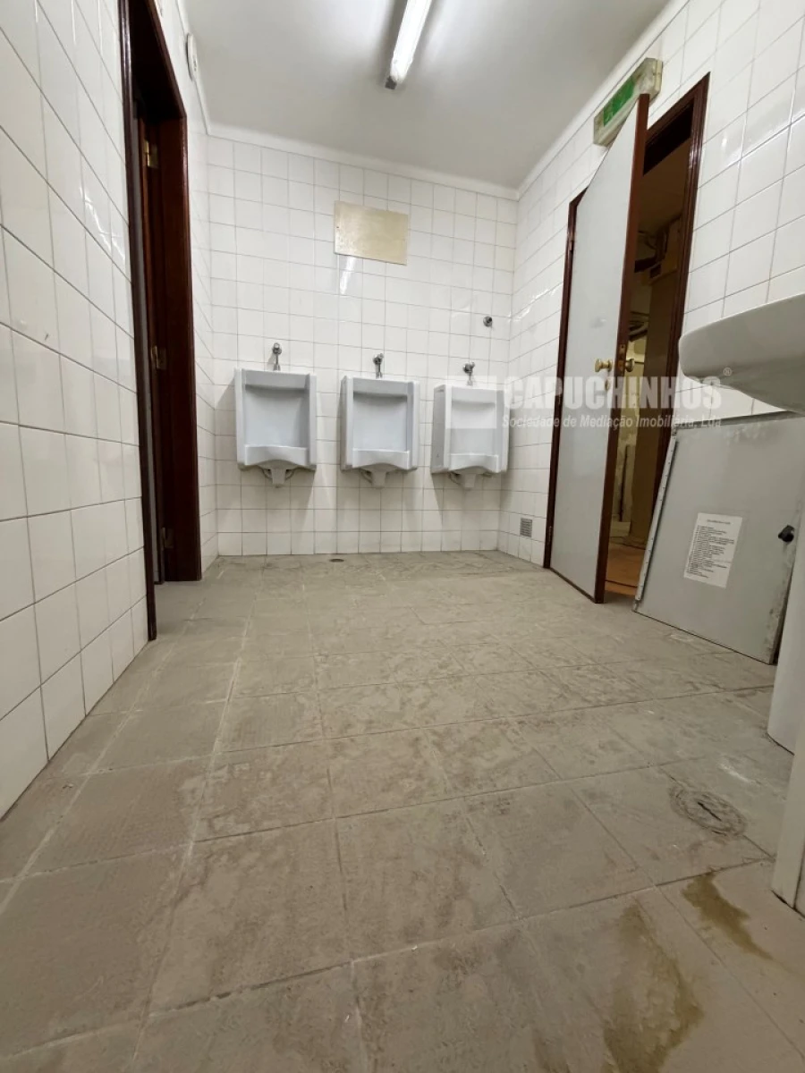 Loja para Arrendamento em Avenidas Novas Foto 18