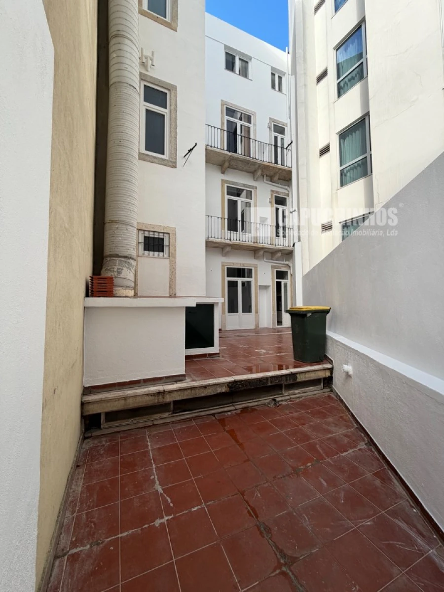 Loja para Arrendamento em Avenidas Novas Foto 19