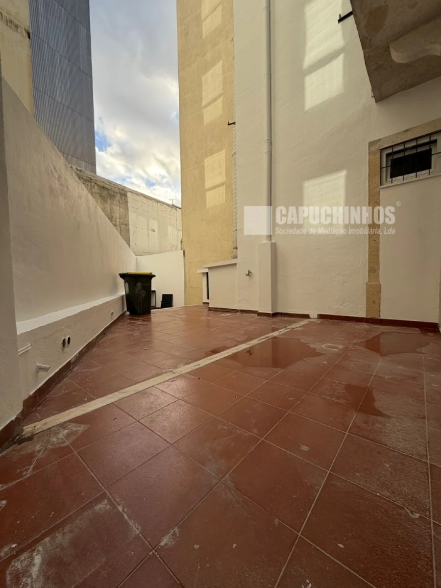 Loja para Arrendamento em Avenidas Novas Foto 20