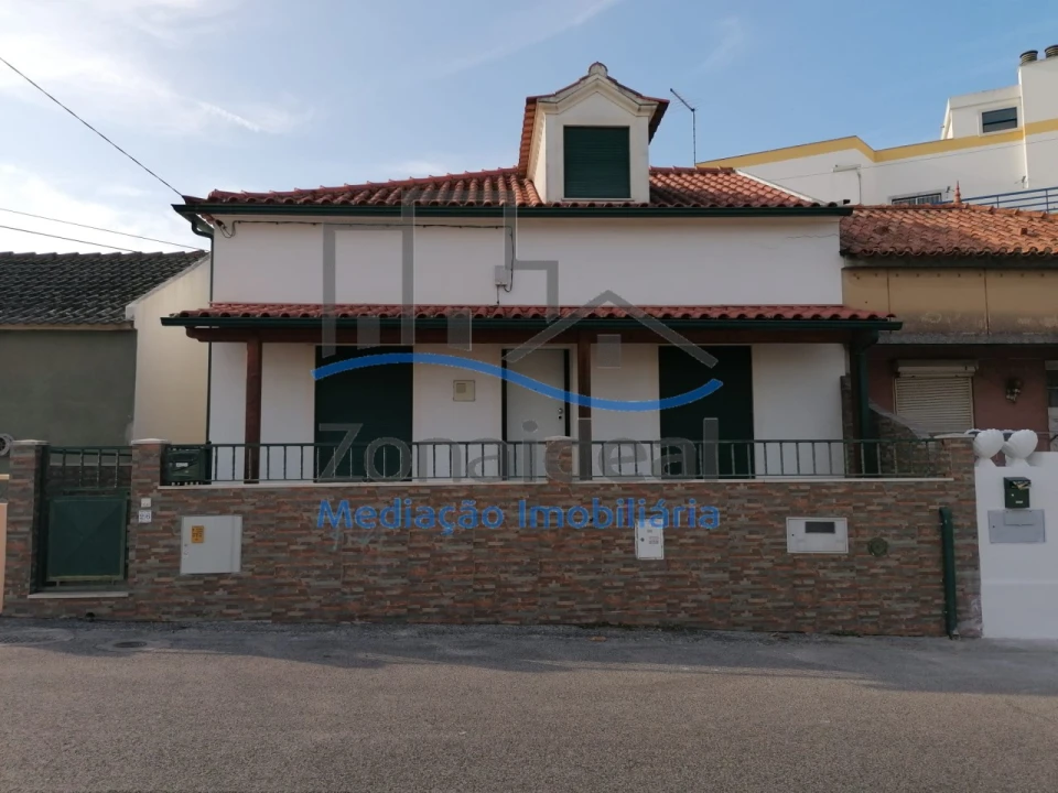 Moradia T3 para Venda em Alenquer (Santo Estêvão e Triana) Foto 1