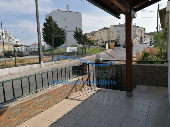 Moradia T3 para Venda em Alenquer (Santo Estêvão e Triana) Foto 2