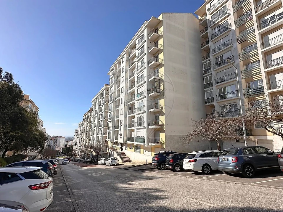 Apartamento T3 para Arrendamento em Massamá e Monte Abraão Foto 22