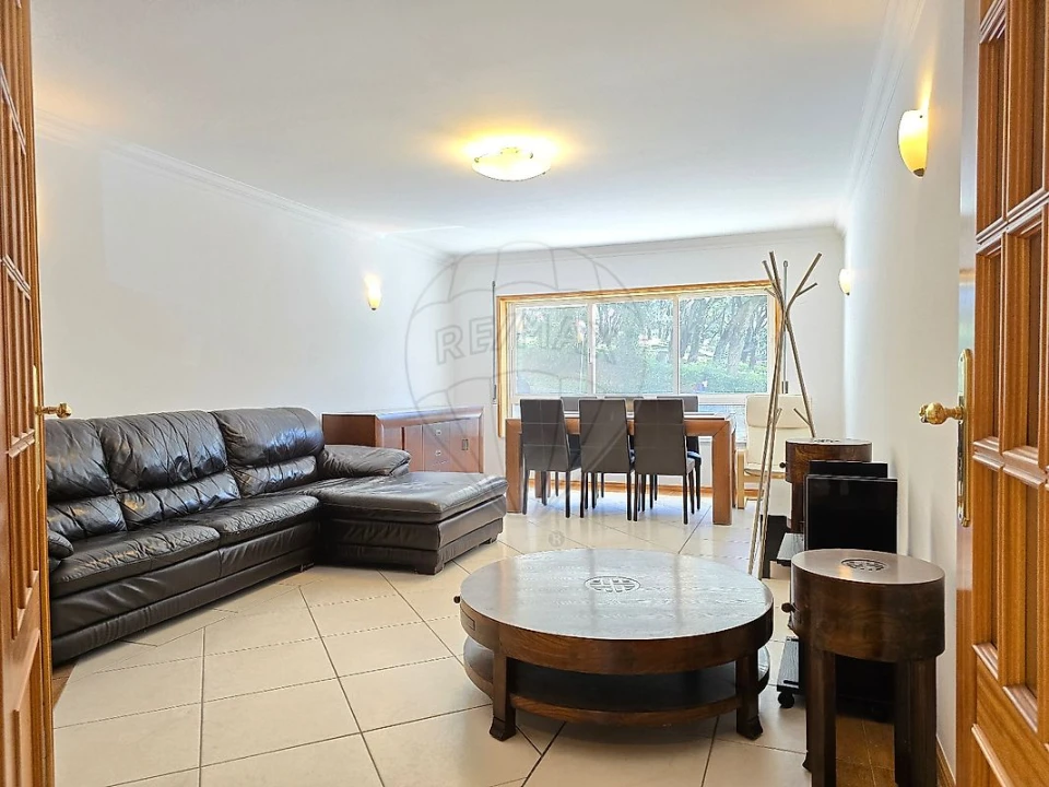 Apartamento T3 para Arrendamento em Massamá e Monte Abraão Foto 6