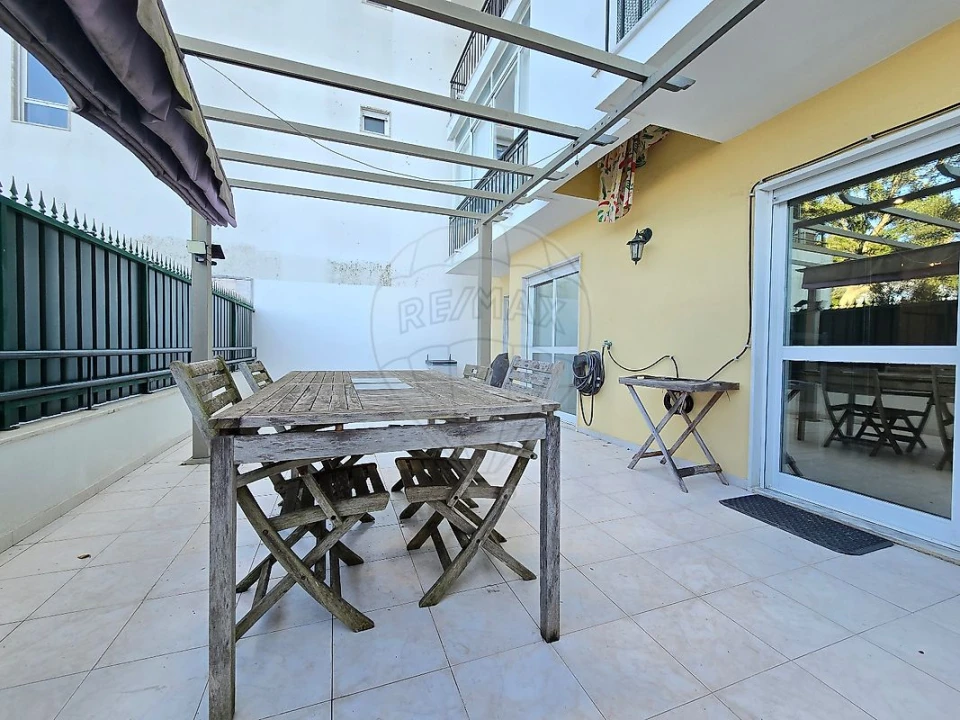 Apartamento T3 para Arrendamento em Massamá e Monte Abraão Foto 3