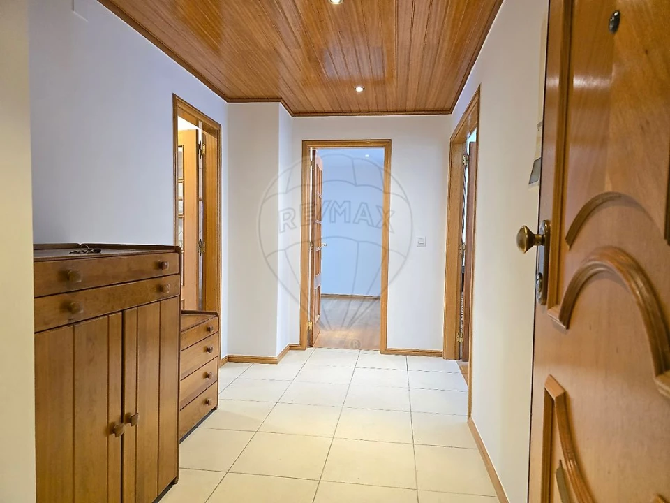 Apartamento T3 para Arrendamento em Massamá e Monte Abraão Foto 4