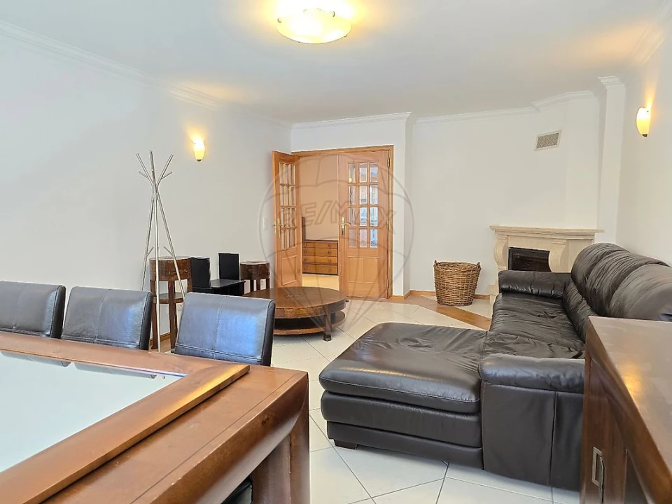 Apartamento T3 para Arrendamento em Massamá e Monte Abraão Foto 8