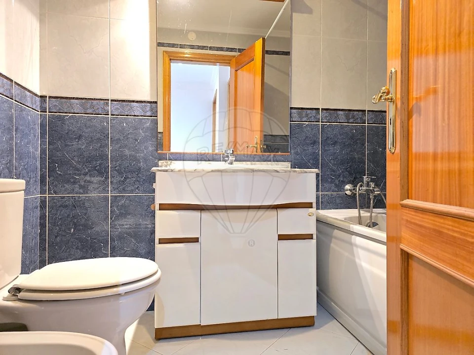 Apartamento T3 para Arrendamento em Massamá e Monte Abraão Foto 13