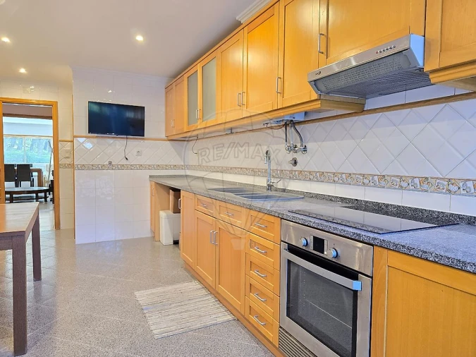 Apartamento T3 para Arrendamento em Massamá e Monte Abraão Foto 10