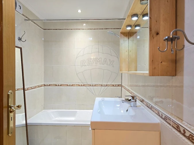 Apartamento T3 para Arrendamento em Massamá e Monte Abraão Foto 18