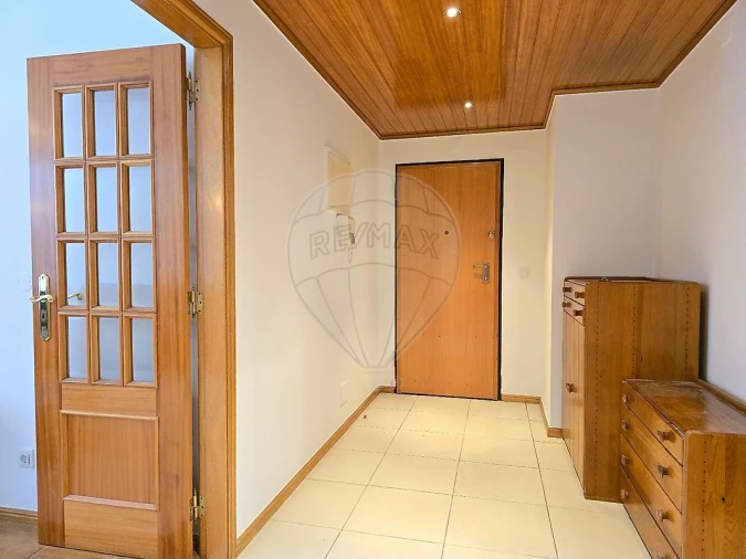 Apartamento T3 para Arrendamento em Massamá e Monte Abraão Foto 5