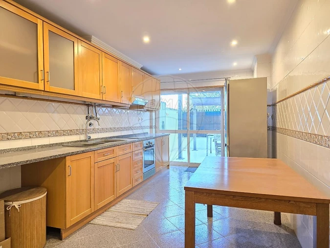 Apartamento T3 para Arrendamento em Massamá e Monte Abraão Foto 9