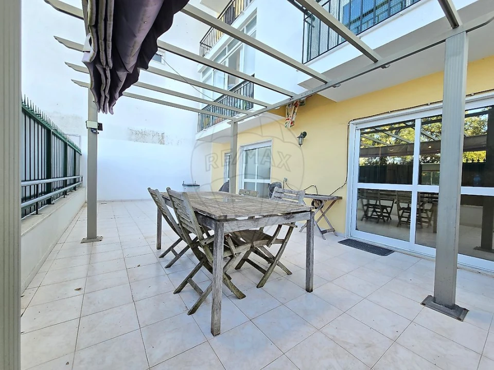 Apartamento T3 para Arrendamento em Massamá e Monte Abraão Foto 1