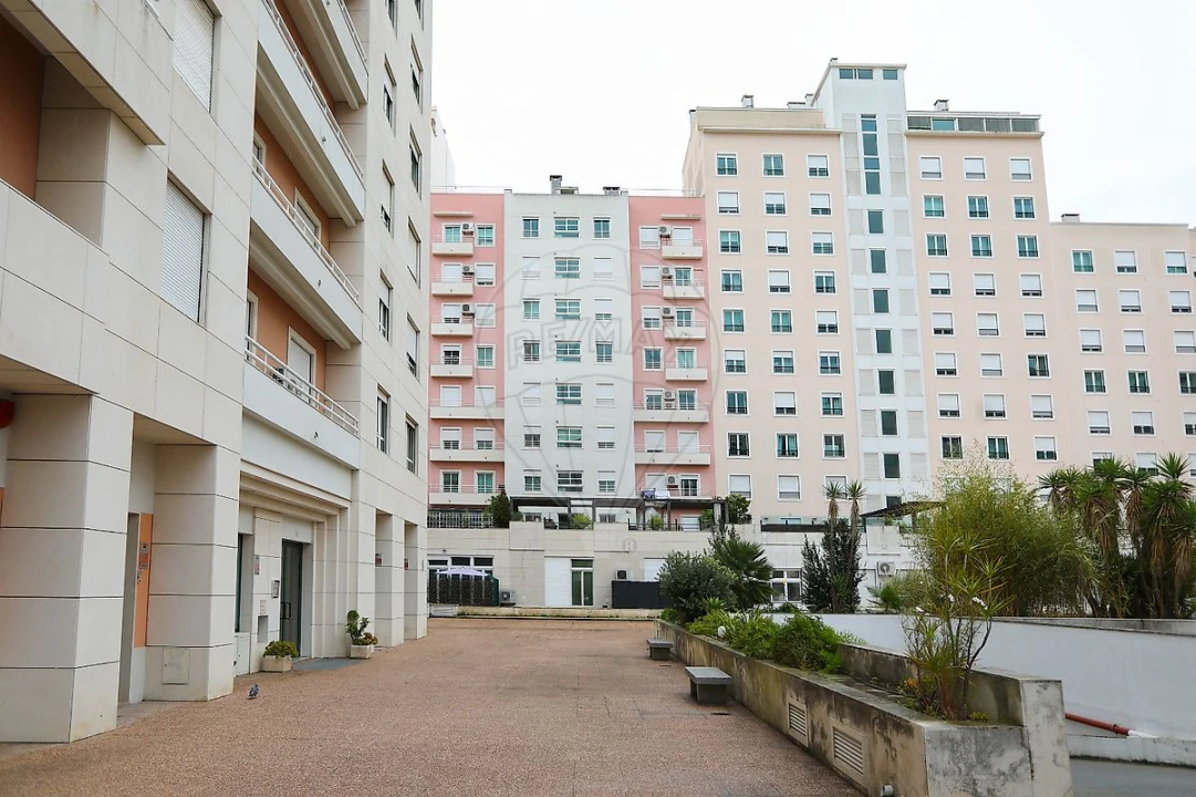 Apartamento T1 para Arrendamento em Lumiar Foto 10