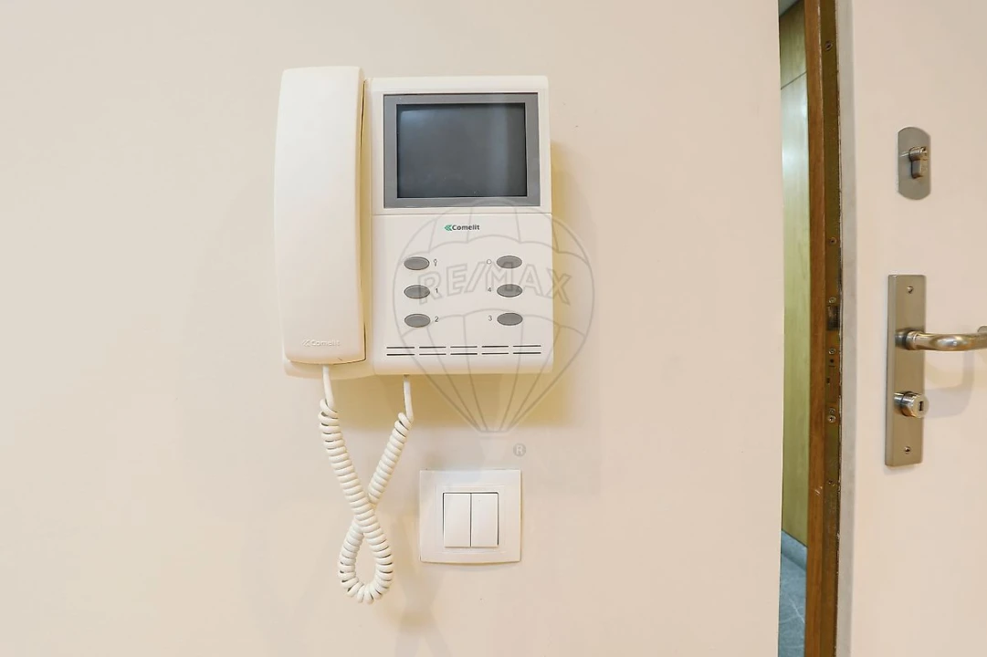 Apartamento T1 para Arrendamento em Lumiar Foto 3