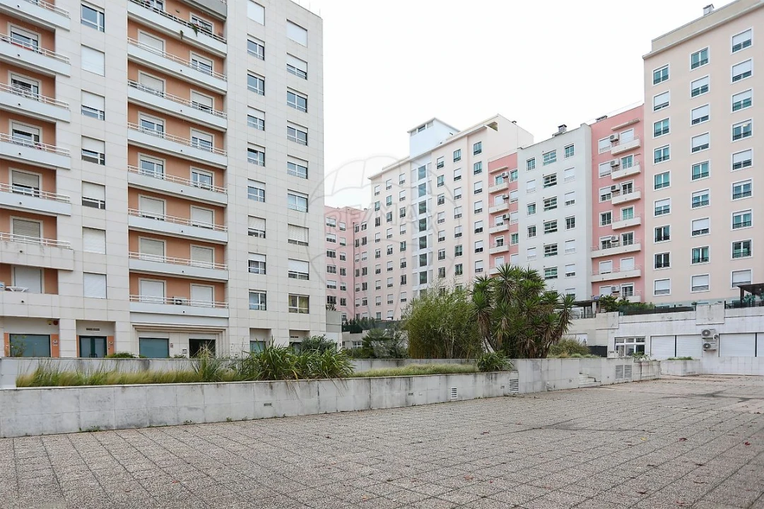 Apartamento T1 para Arrendamento em Lumiar Foto 9