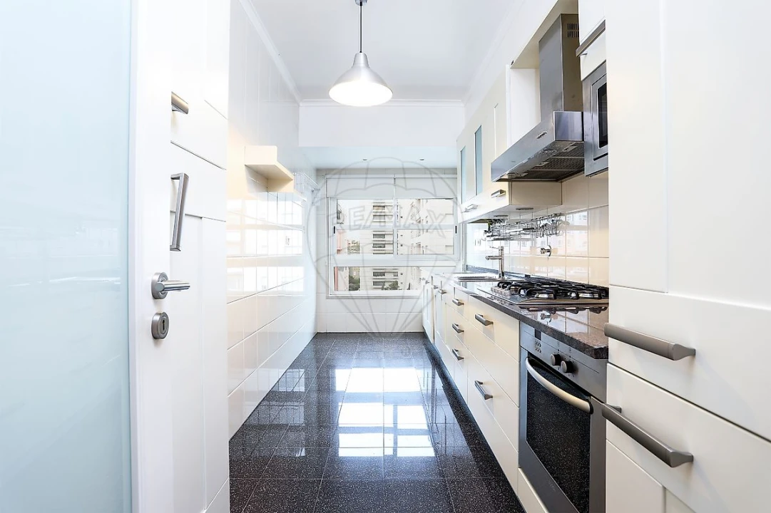 Apartamento T1 para Arrendamento em Lumiar Foto 17