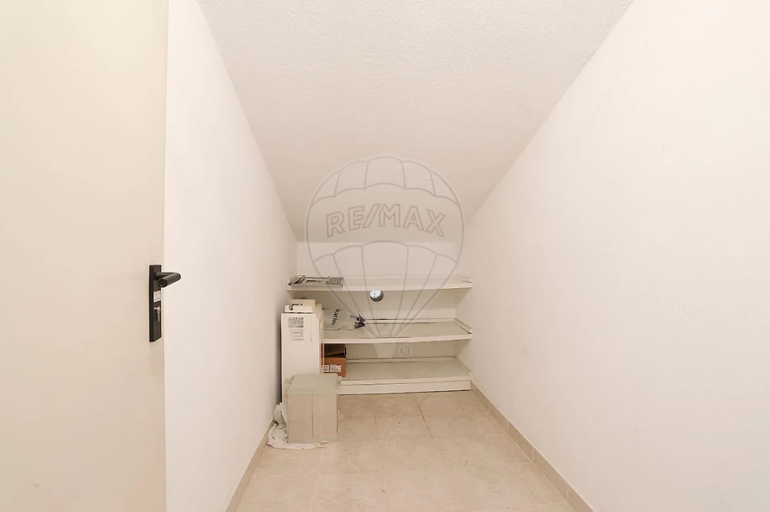 Apartamento T1 para Arrendamento em Lumiar Foto 21