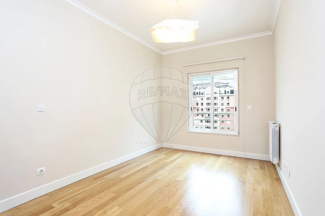 Apartamento T1 para Arrendamento em Lumiar Foto 14