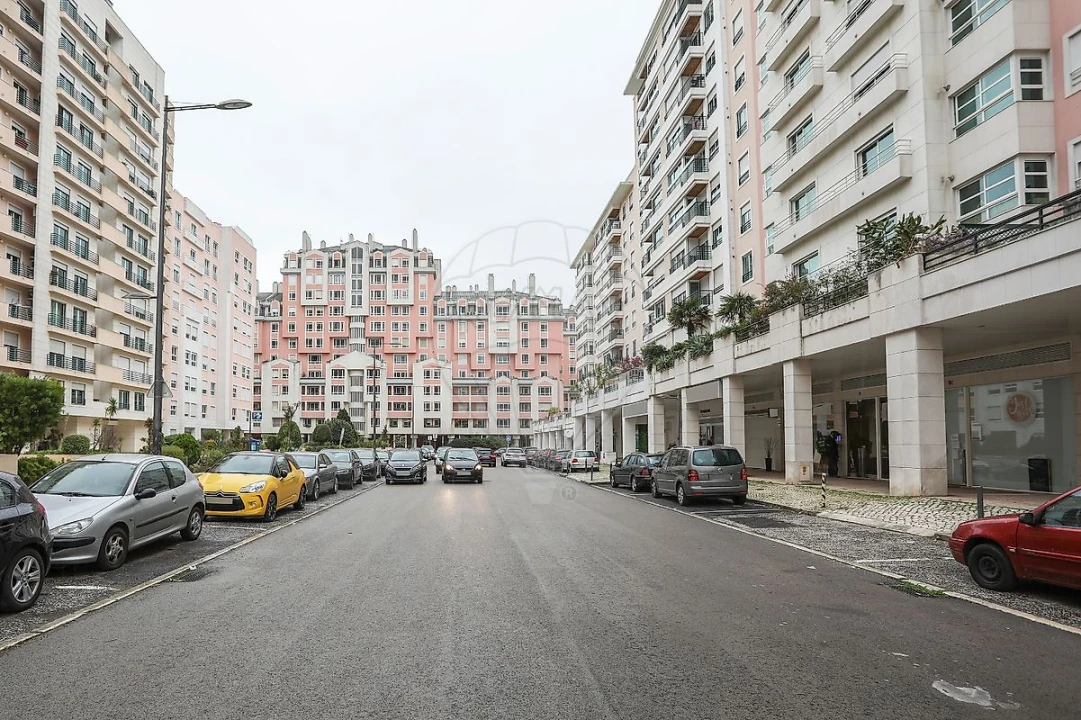 Apartamento T1 para Arrendamento em Lumiar Foto 11